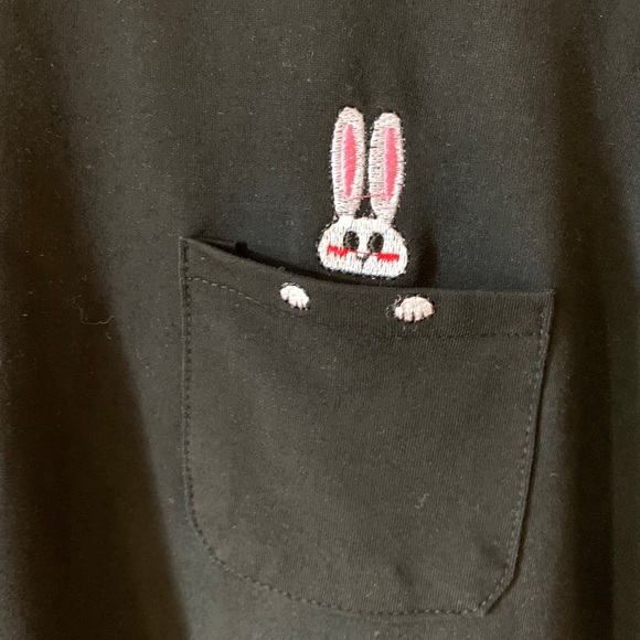 Black t-shirt w/ rabbit on pocket - Picture 2 of 4